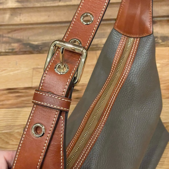 **Authentic** Dooney & Bourke shoulder bag LIKE NEW! Brown/tan with red interior - Picture 3 of 6